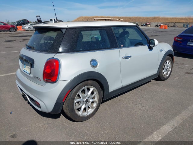 2015 MINI COOPER S WMWXP7C5XF2A34812 Photo 3
