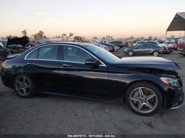 55SWF4JB6HU230704 Mercedes-Benz C 300 Luxury/sport