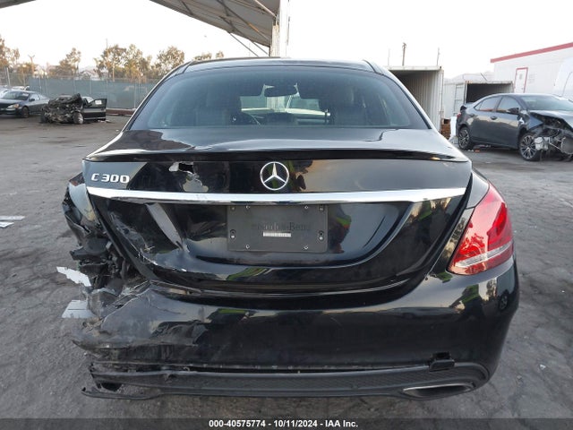 55SWF4JB6HU230704 Mercedes-Benz C 300 Luxury/sport