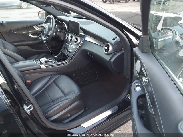 55SWF4JB6HU230704 Mercedes-Benz C 300 Luxury/sport