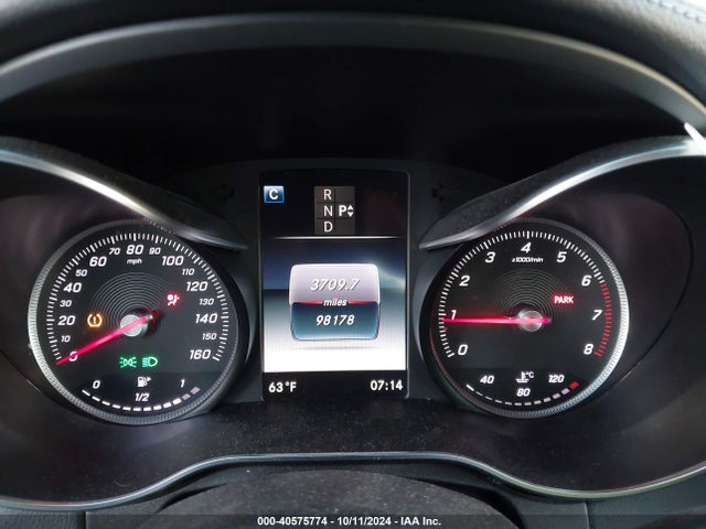 55SWF4JB6HU230704 Mercedes-Benz C 300 Luxury/sport