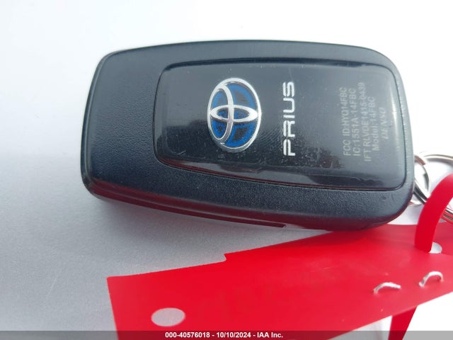 Toyota Prius Two 2018 JTDKBRFU9J3604020 Image 11
