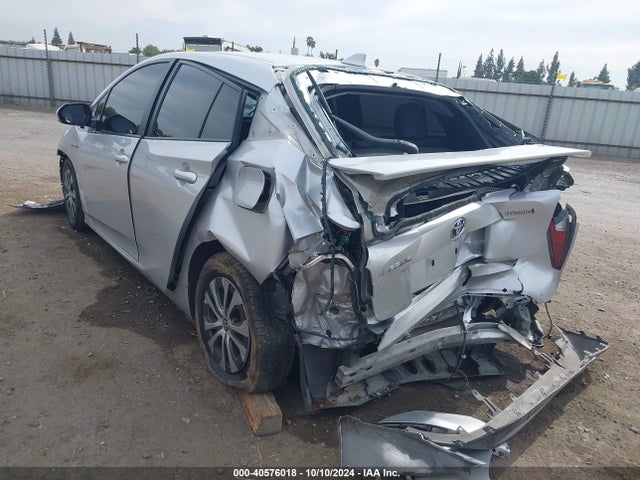 Toyota Prius Two 2018 JTDKBRFU9J3604020 Image 3