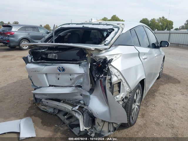 Toyota Prius Two 2018 JTDKBRFU9J3604020 Image 4