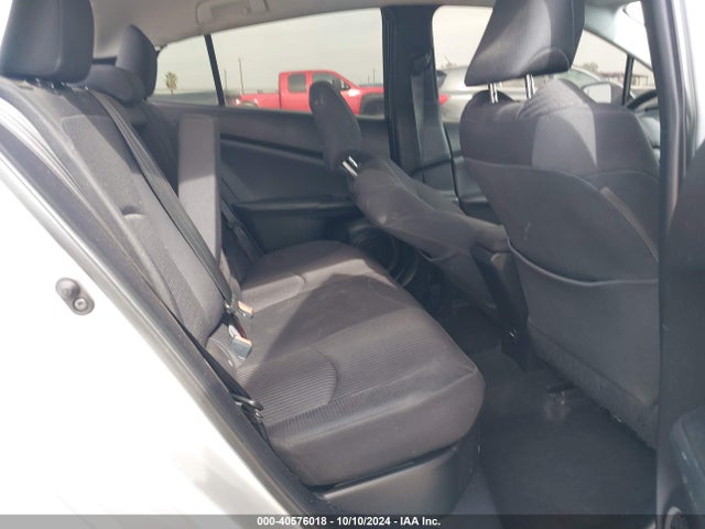 Toyota Prius Two 2018 JTDKBRFU9J3604020 Image 8