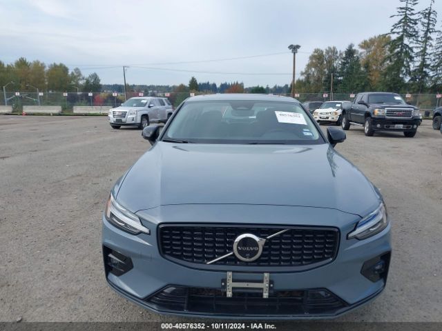 7JRL12FL9RG294348 Volvo S60 B5 Plus Dark Theme