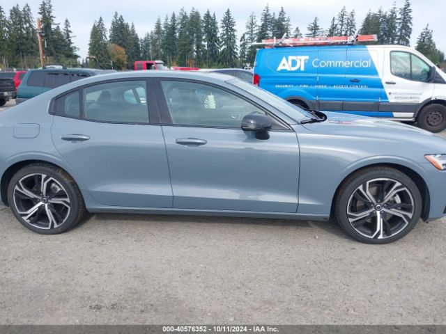 7JRL12FL9RG294348 Volvo S60 B5 Plus Dark Theme