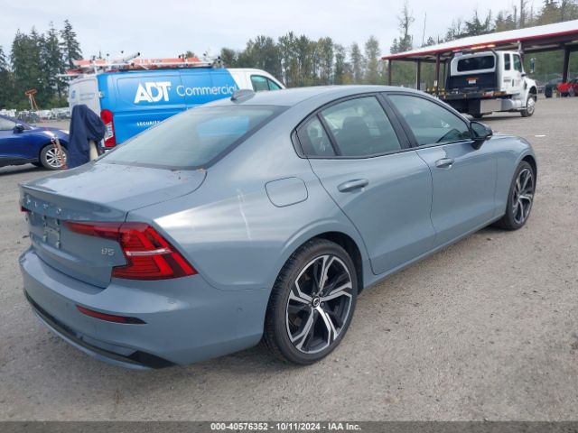 7JRL12FL9RG294348 Volvo S60 B5 Plus Dark Theme