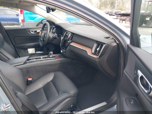 7JRL12FL9RG294348 Volvo S60 B5 Plus Dark Theme