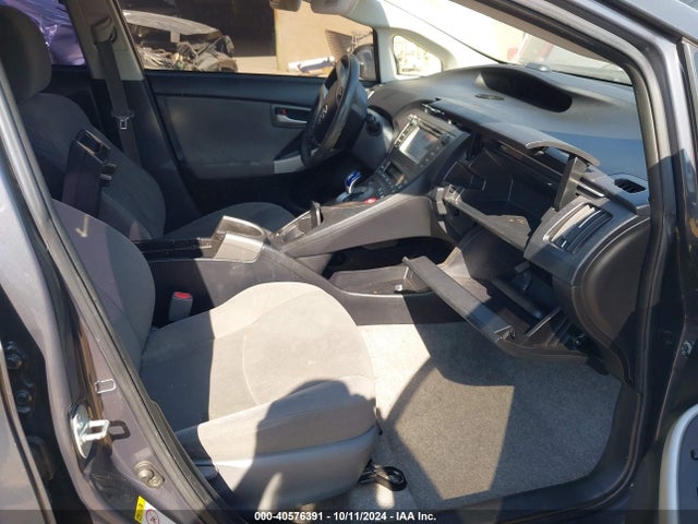 Toyota Prius Two 2014 JTDKN3DU0E0370395 Image 5