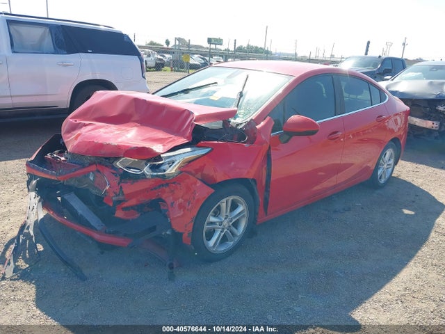 Chevrolet Cruze Lt Auto 2018 1G1BE5SMXJ7248085 Image 2