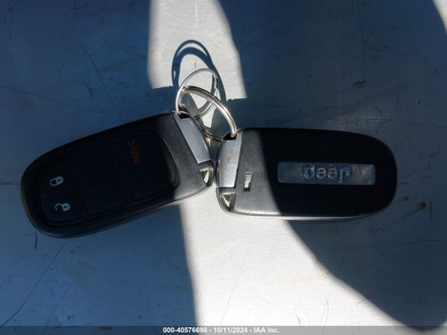 1C4PJLLN0KD305286 Jeep Cherokee Altitude Fwd