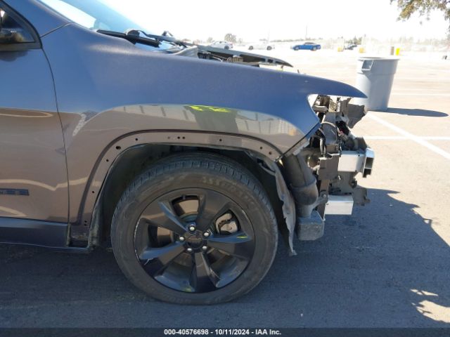 1C4PJLLN0KD305286 Jeep Cherokee Altitude Fwd