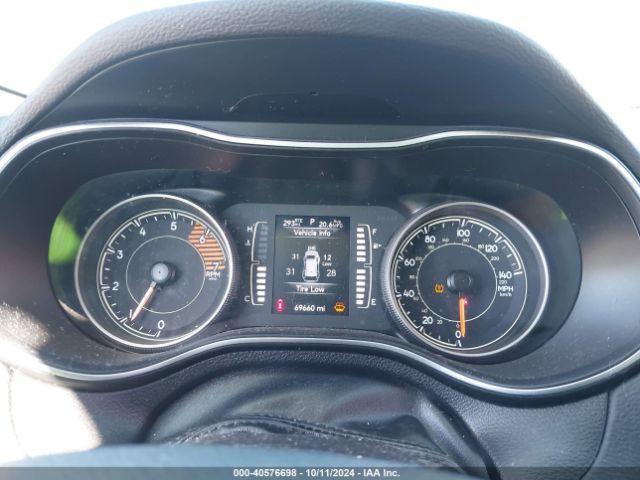 1C4PJLLN0KD305286 Jeep Cherokee Altitude Fwd