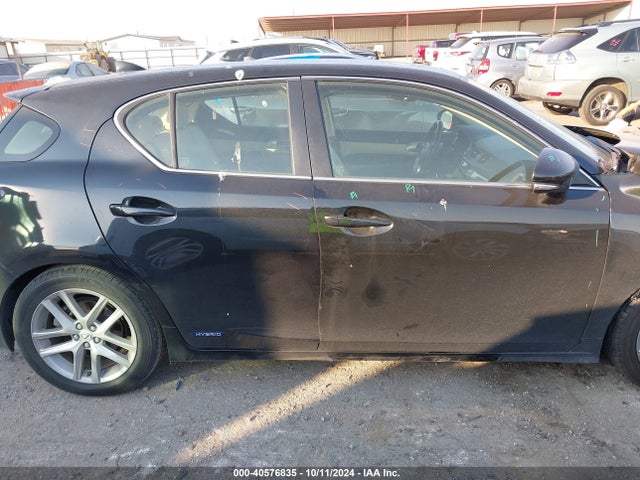 Lexus CT 200H 2017 JTHKD5BH1H2289739 Image 13