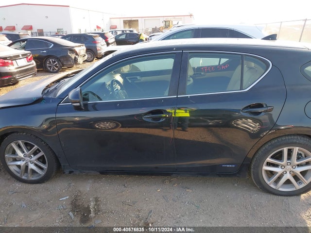 Lexus CT 200H 2017 JTHKD5BH1H2289739 Image 14