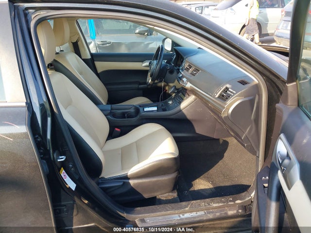 JTHKD5BH1H2289739 Lexus CT 200H
