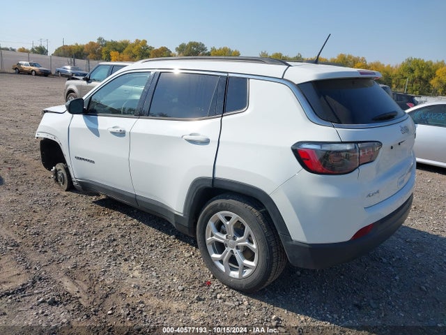 Jeep Compass Latitude 4x4 2024 3C4NJDBN5RT109203 Image 3