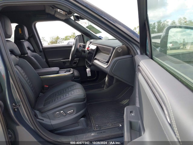 Rivian R1t Adventure 2022 7FCTGAAA3NN012279 Image 5