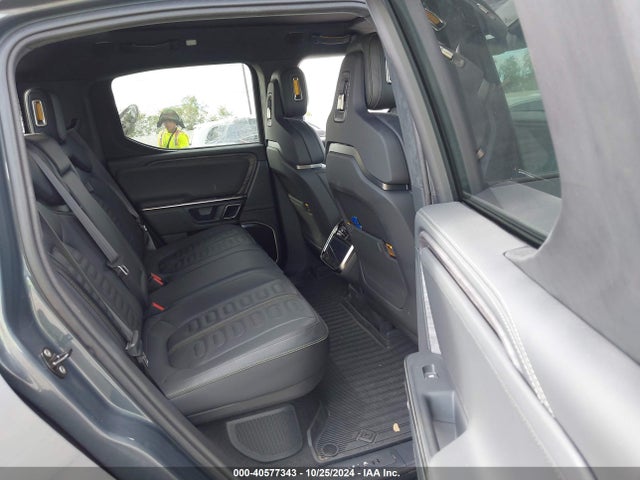 Rivian R1t Adventure 2022 7FCTGAAA3NN012279 Image 8