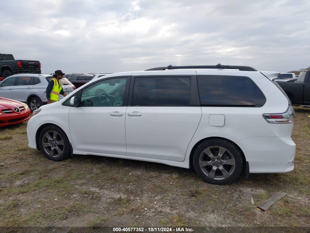 Toyota Sienna Se 8 Passenger 2018 5TDXZ3DC1JS942986 Image 14