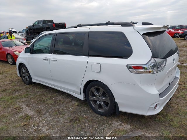Toyota Sienna Se 8 Passenger 2018 5TDXZ3DC1JS942986 Image 3