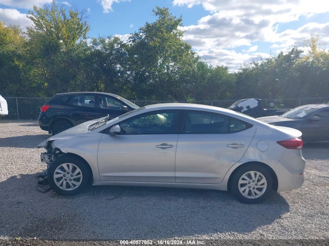 Hyundai ELANTRA SE 2018 5NPD74LF9JH294801 Image 15