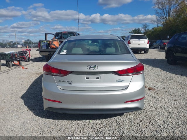 Hyundai ELANTRA SE 2018 5NPD74LF9JH294801 Image 17