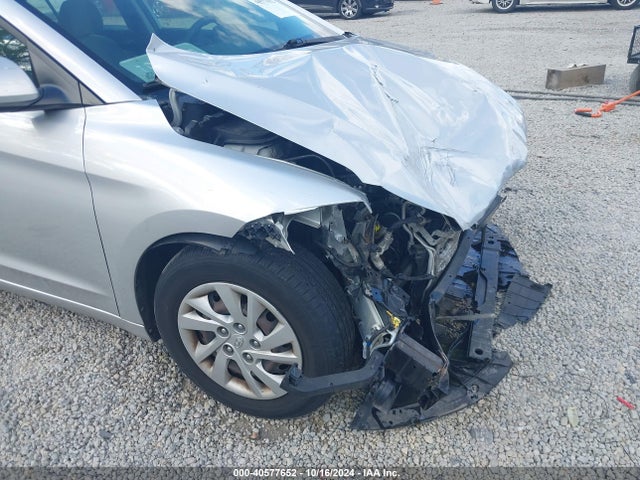 Hyundai ELANTRA SE 2018 5NPD74LF9JH294801 Image 18
