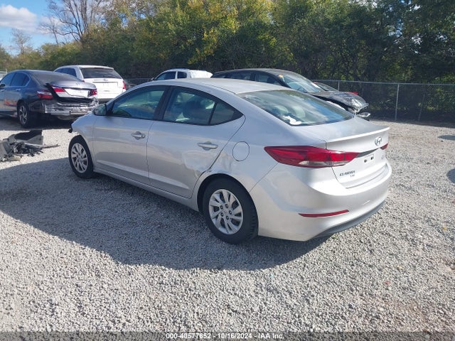 Hyundai ELANTRA SE 2018 5NPD74LF9JH294801 Image 3