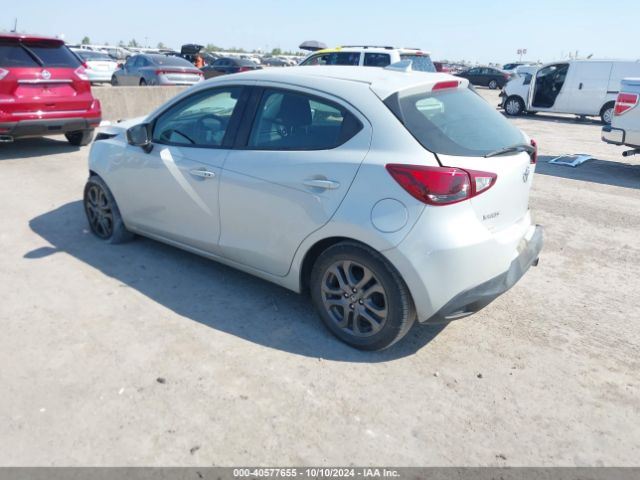3MYDLBJV0LY705472 Toyota YARIS LE