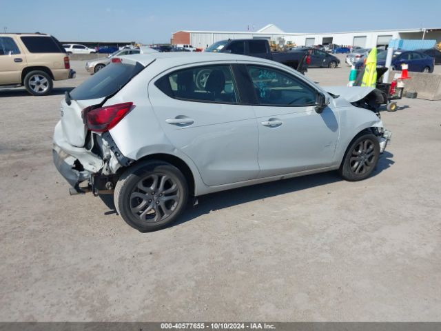 3MYDLBJV0LY705472 Toyota YARIS LE