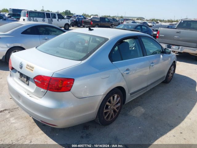 3VWD17AJ2EM442018 Volkswagen Jetta 1.8t Se