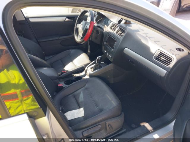 3VWD17AJ2EM442018 Volkswagen Jetta 1.8t Se