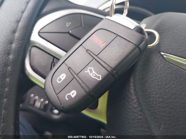 2C3CCAAGXJH275754 Chrysler 300 Touring L