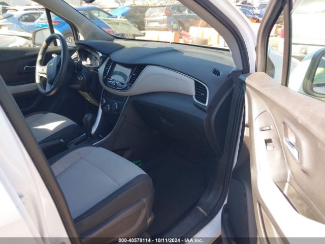 3GNCJKSB8JL206585 Chevrolet TRAX LS