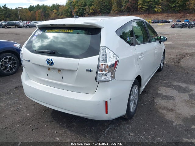 Toyota Prius V Two 2014 JTDZN3EU4EJ009081 Image 4