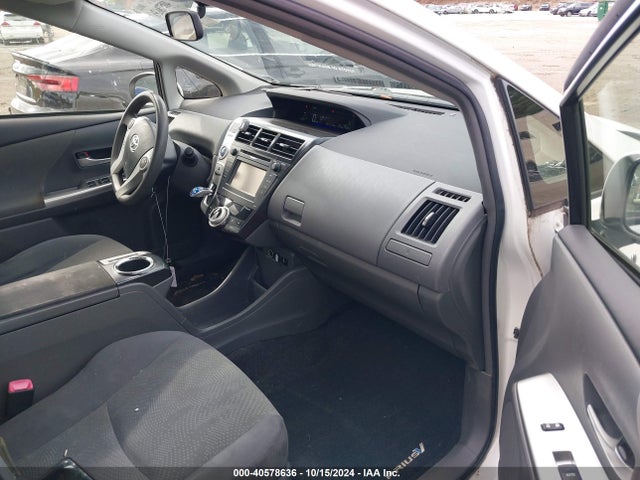 Toyota Prius V Two 2014 JTDZN3EU4EJ009081 Image 5