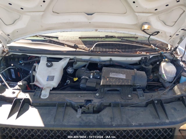 Chevrolet Express 2500 Work Van 2017 1GCWGAFF1H1349987 Image 10