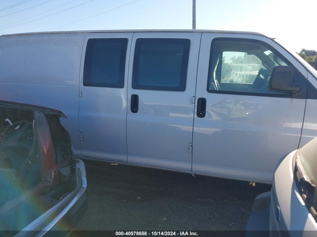 Chevrolet Express 2500 Work Van 2017 1GCWGAFF1H1349987 Image 13