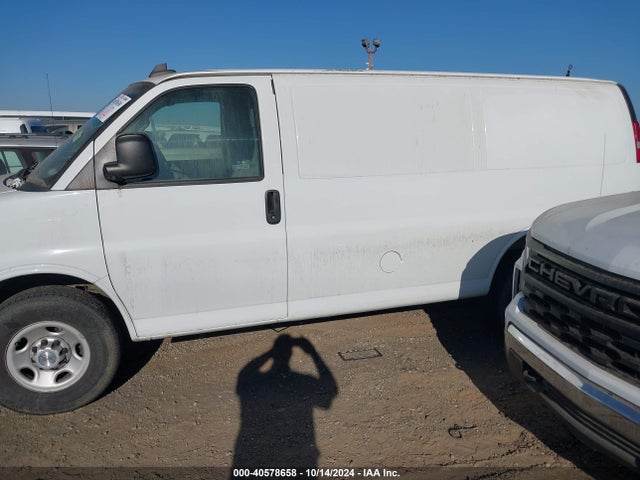 Chevrolet Express 2500 Work Van 2017 1GCWGAFF1H1349987 Image 14