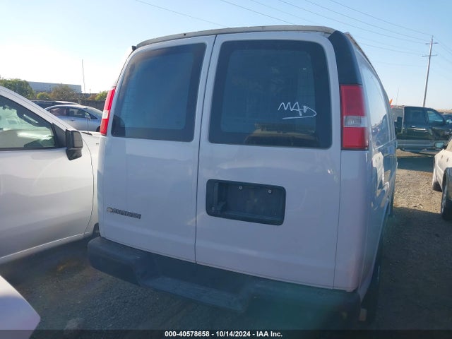 Chevrolet Express 2500 Work Van 2017 1GCWGAFF1H1349987 Image 16