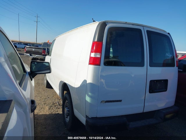 Chevrolet Express 2500 Work Van 2017 1GCWGAFF1H1349987 Image 3
