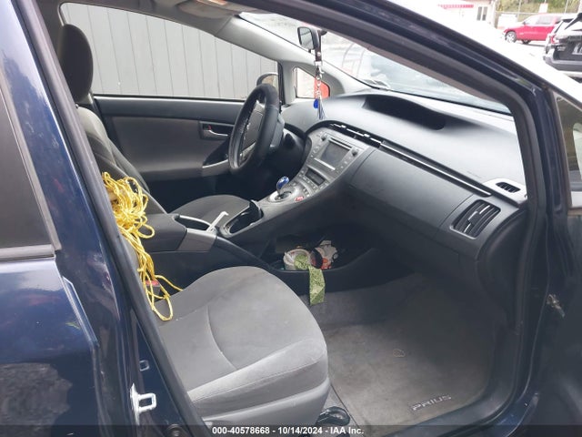 Toyota Prius Two 2014 JTDKN3DU1E0363973 Image 5
