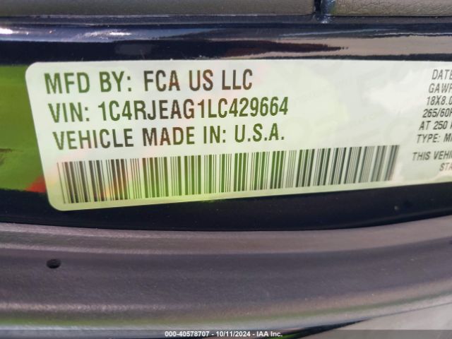 1C4RJEAG1LC429664 Jeep Grand Cherokee Laredo E 4x2