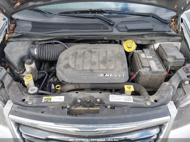 2C4RC1HG7ER178068 Chrysler Town & Country S