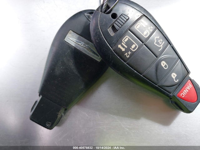2C4RC1HG7ER178068 Chrysler Town & Country S