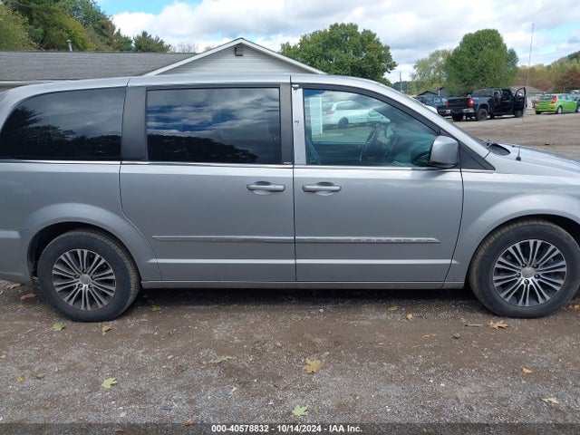 2C4RC1HG7ER178068 Chrysler Town & Country S