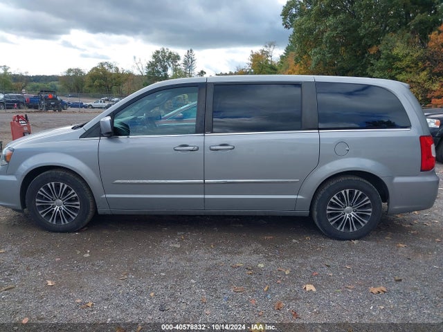 2C4RC1HG7ER178068 Chrysler Town & Country S
