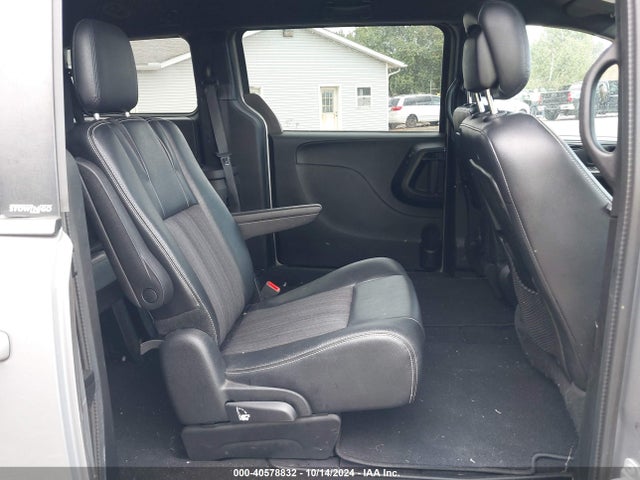 2C4RC1HG7ER178068 Chrysler Town & Country S